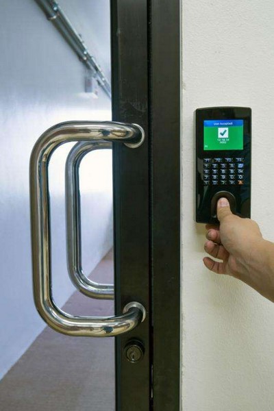 Controle de acesso biométrico porta