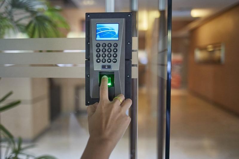 Controle de acesso biométrico porta